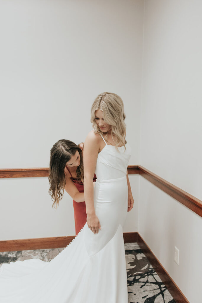 Bride getting ready at Grand View Lodge