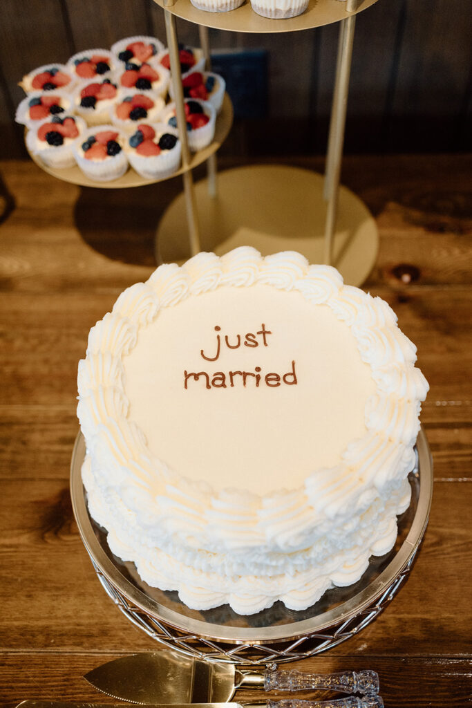 simple white wedding cake that says "just married"