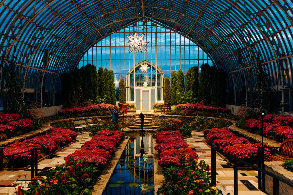 Flash photo highlighting the couple’s style during cocktail hour.
