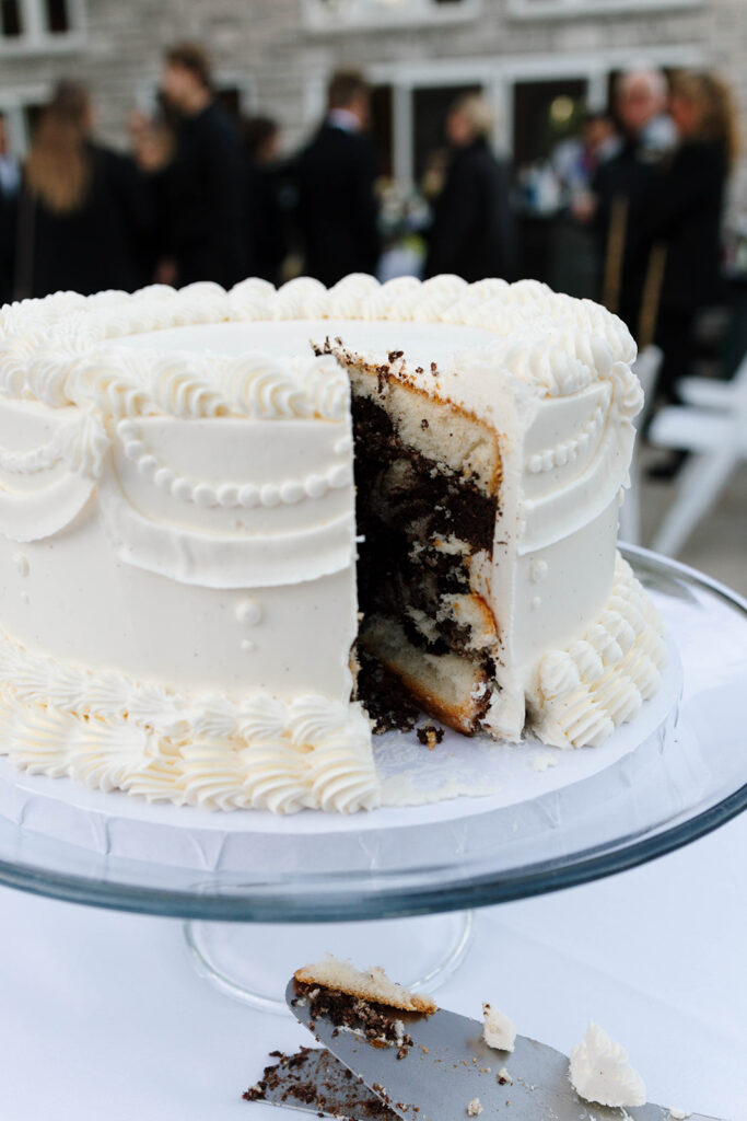Detail shot of the wedding cake from Nichole’s Fine Pastry & Café
