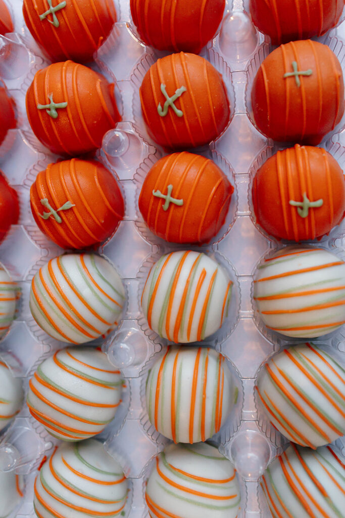 Detail shot of the wedding cake from Nichole’s Fine Pastry & Café

